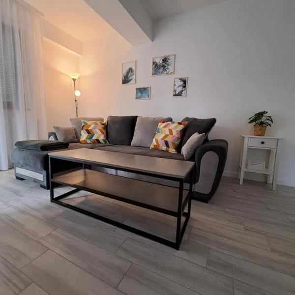 Come&Enjoy, hotel in Craiova