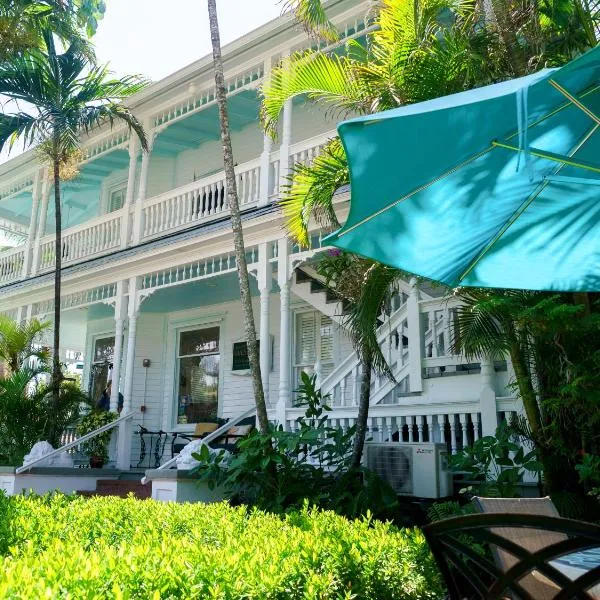 Southernmost Point Guest House & Garden Bar, hotel in Key West