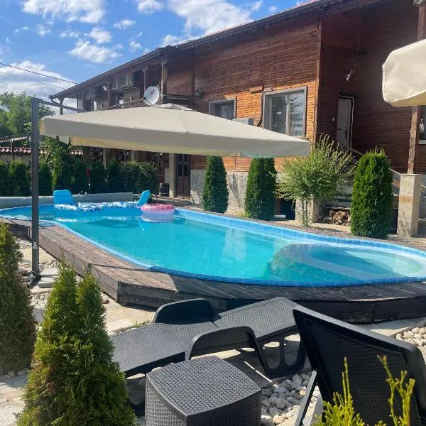 Villa Le Cinema, ξενοδοχείο σε Shiroki Dol