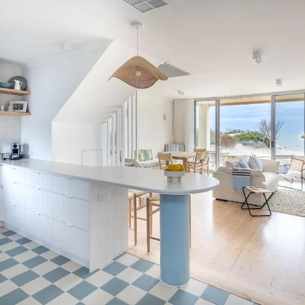 Pearl, Designer Beachfront Retreat, Semaphore Park, ξενοδοχείο σε Port Adelaide