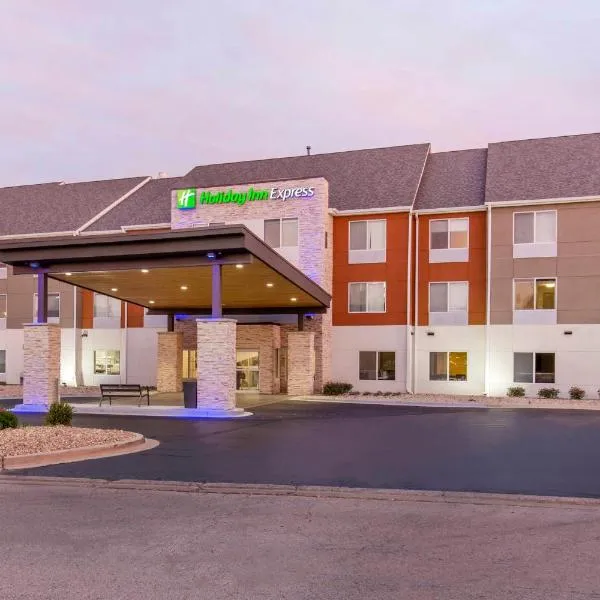 Holiday Inn Express & Suites Chicago West - St Charles by IHG, hotel v destinaci Saint Charles