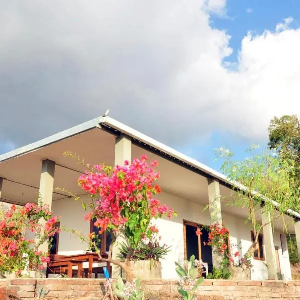 Ocean Surf Villa, hotel in Maluk