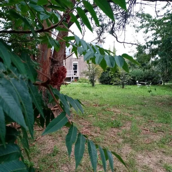 Chez Claudine, hotel v destinaci Péaule