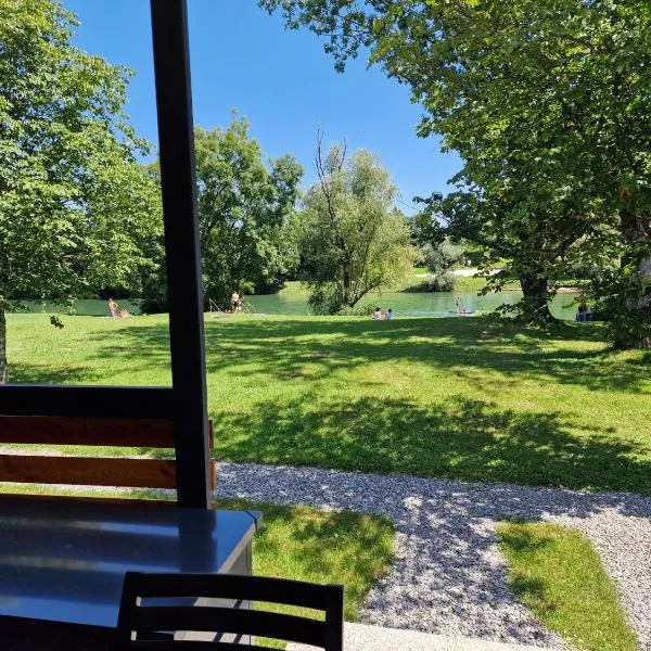 Tavio mobile house Kolpa, BIG BERRY, Metlika, hotel v destinaci Metlika