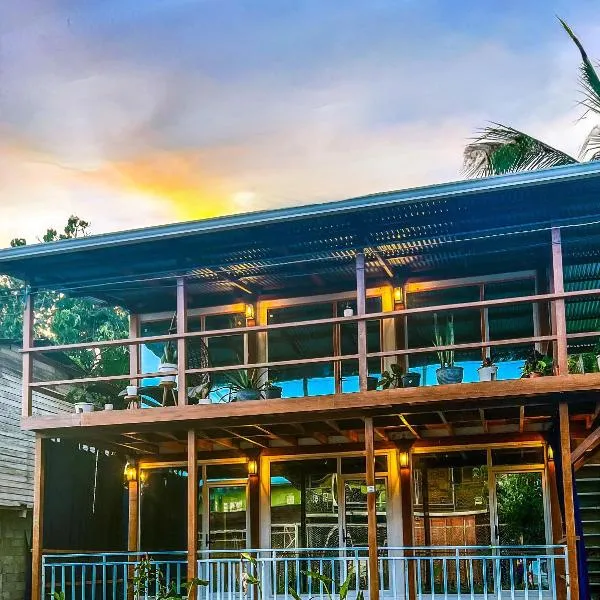 Suites Bocas del Toro, hotel in Carenero