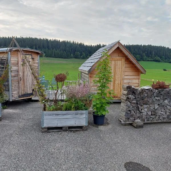 Drosera cabane et roulotte, hotel din La Chaux-du-Milieu