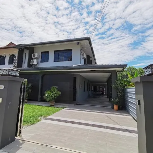 Family Holiday House @Civic Centre Dewan Suarah, hotel in Sibu