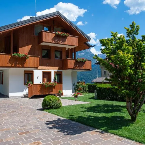 Villa Marmarole a Calalzo, Hotel in Calalzo