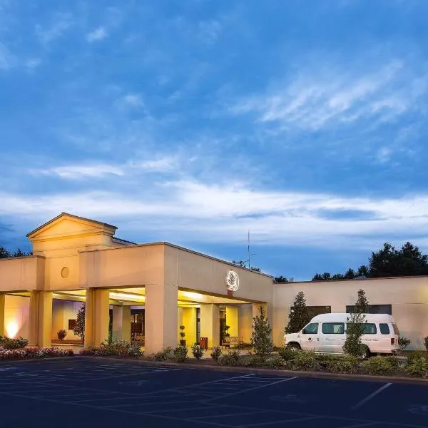 DoubleTree by Hilton Charlotte Airport, khách sạn ở Charlotte