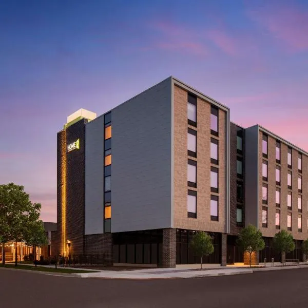 Home2 Suites by Hilton Des Moines at Drake University, hotel in Des Moines