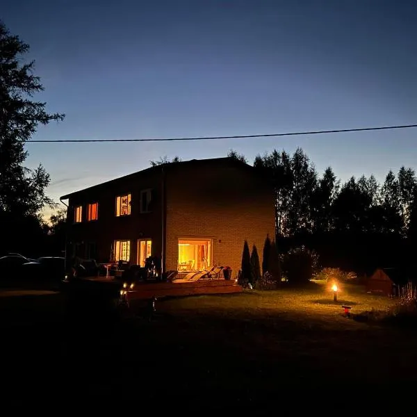 Valgemaja Majutus, hotel in Restu