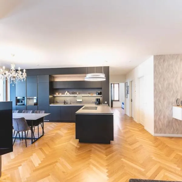 TIP! Design trifft Lage 120 qm Premium Apartment, hotel i Dresden