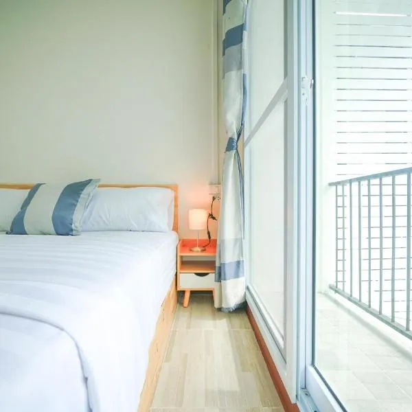 Nut Home Hostel, hôtel à Ban Ko
