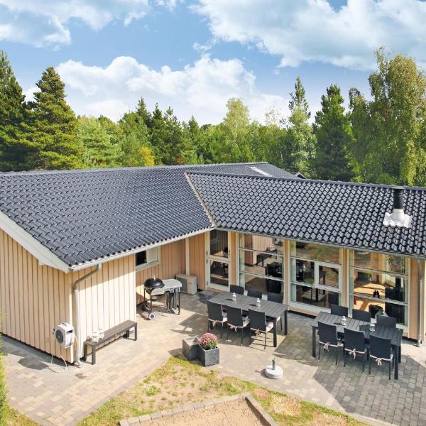 Amazing Home In Rrvig With 4 Bedrooms, Sauna And Wifi