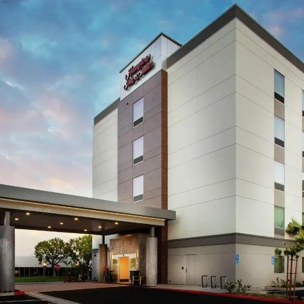 Hampton Inn & Suites Irvine/Orange County Airport, khách sạn ở Irvine