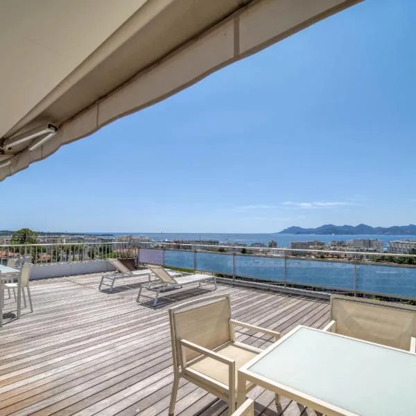Penthouse Cannes 100m2 avec 2 suites et terrasse 80m2, hotel in Cannes
