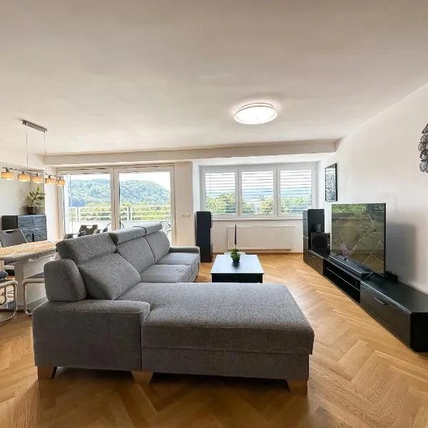 LUX residence, A/C, VIP parking, city view, hotel in Banská Bystrica