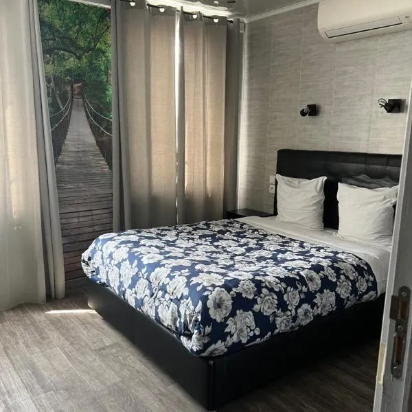 Hôtel des 2 Gares، فندق في أوكسير