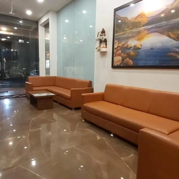 Hotel Montana NX，位于罗纳瓦拉的酒店