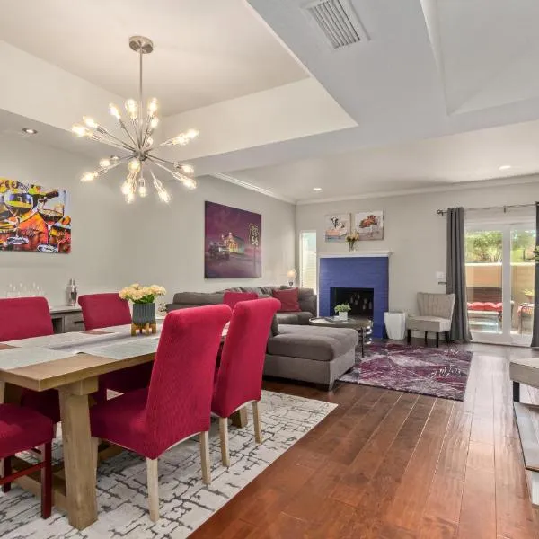 Resort Style Living In Phoenix's Most Exclusive Gated Community!, hotel in Phoenix