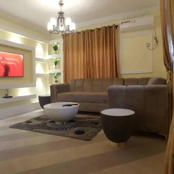 3JD Lavishly Furnished 3-Bed Apt，位于拉各斯的酒店