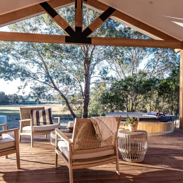 Highgrove Cottage, hotel sa Eurunderee