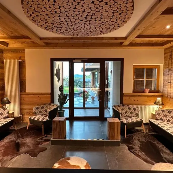 Albergo Vezzana, hotel v destinaci Passo Rolle