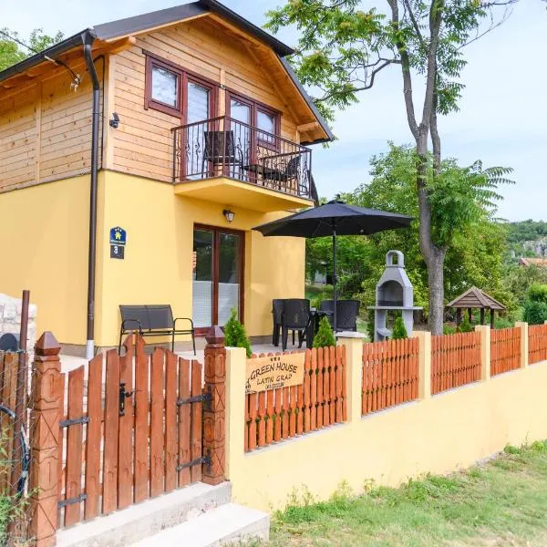 Green House Latin Grad, hôtel à Vrmdža