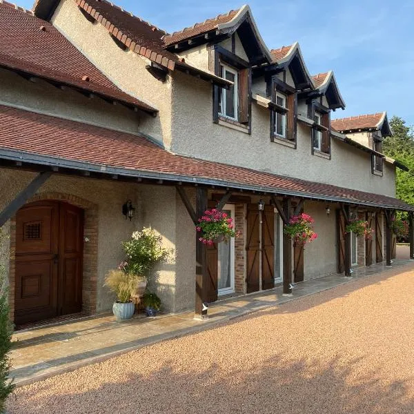 Le Mas aux Papillons, hotel in Vendat