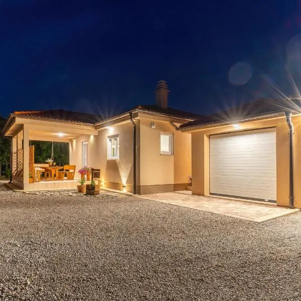 House Family Podhum, hotel in Dražice