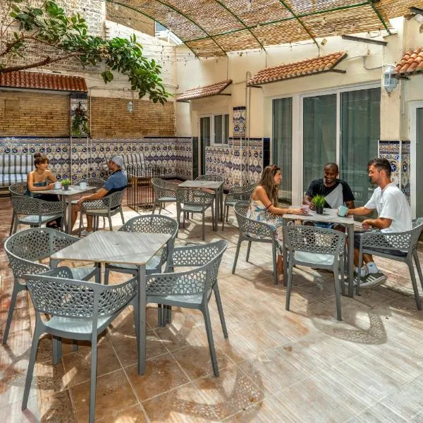 SOM Hostel By The Venue, hotel in Valencia