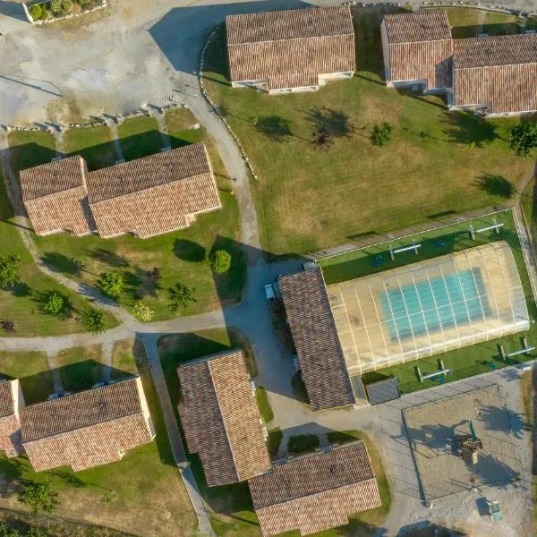 Park & Suites Village Gorges de l'Hérault-Cévennes, hotel v destinaci Brissac