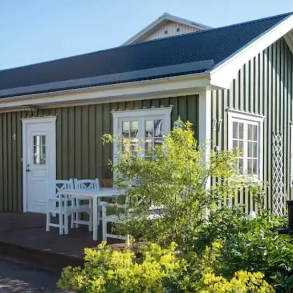 Lilla gröna huset på gården, hôtel à Härnösand