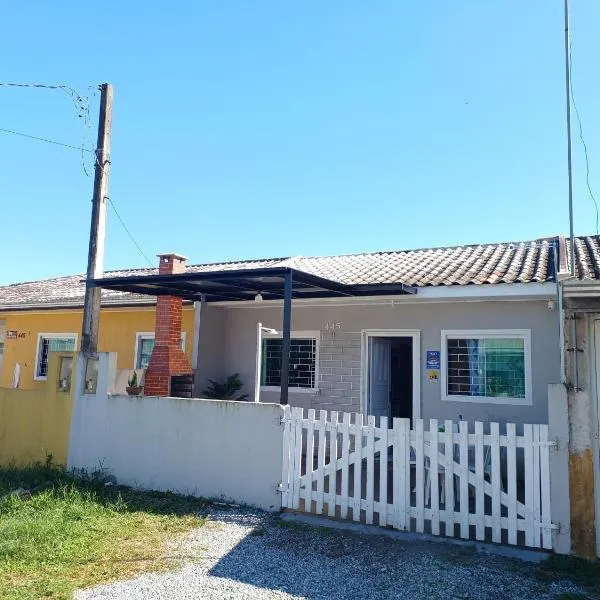 Excelente casa na praia em Matinhos PR. 600 metros da praia., hotel v destinaci Matinhos