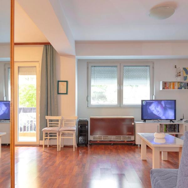 Two bedroom apartment near centre