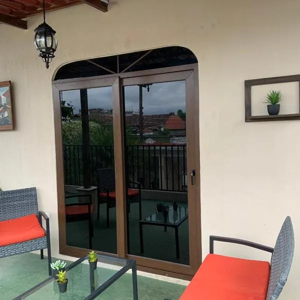 El Mesón de los Abuelitos, hotel in Retalhuleu
