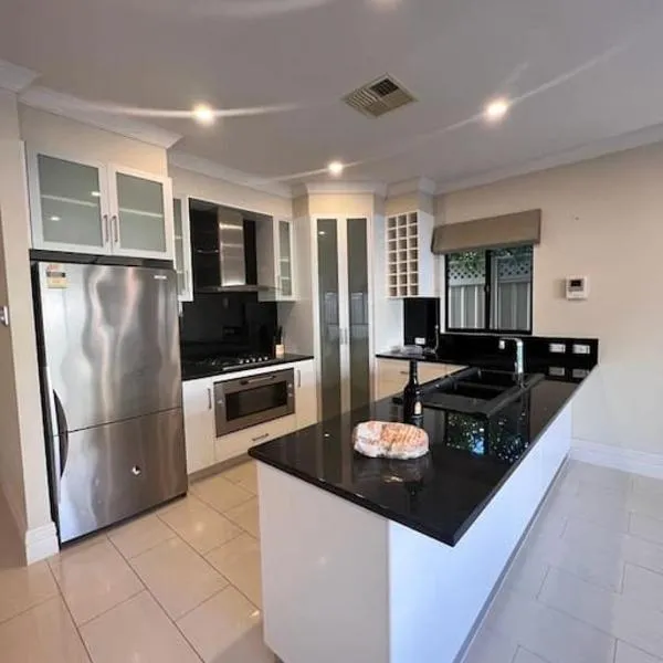 Executive Villa Close To CBD with Spa,Prospect的飯店