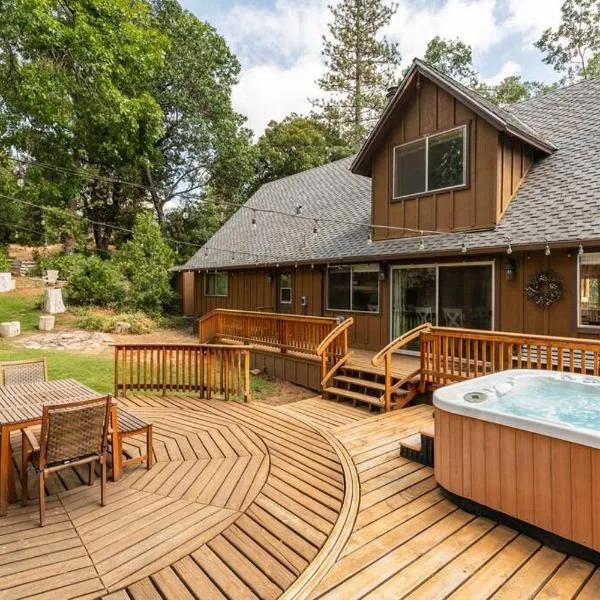 Sequoia Retreat- Spacious Cabin, Hot tub, & Sundeck, ξενοδοχείο σε Ponderosa