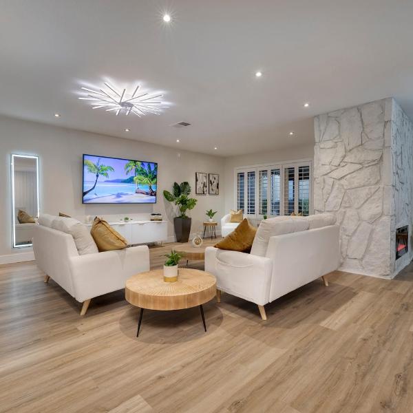 Single Story minutes from Summerlin with RV Parking & Dog Friendly, Las Vegas