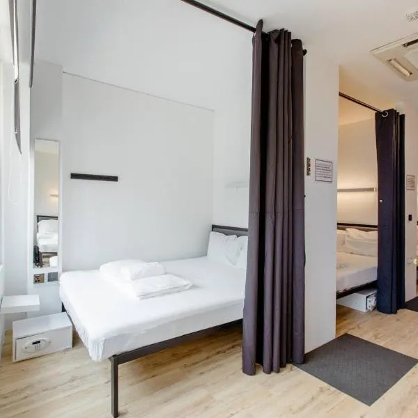 RadZone Hostel, hotel in Singapore