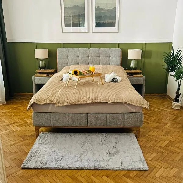 Apartment 5 min Schönbrunn Gloriette, Direct to City Center, Free Parking, hotel in Vienna