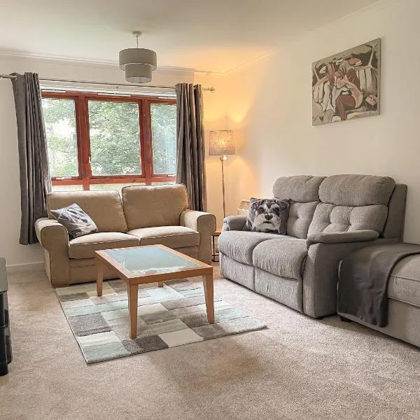 Spacious, central and newly decorated apartment, hotel in Edinburgh