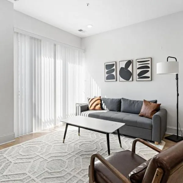 Hip New Condo near Broadway and Trendy East Nash with 5 Beds, hotel in Nashville