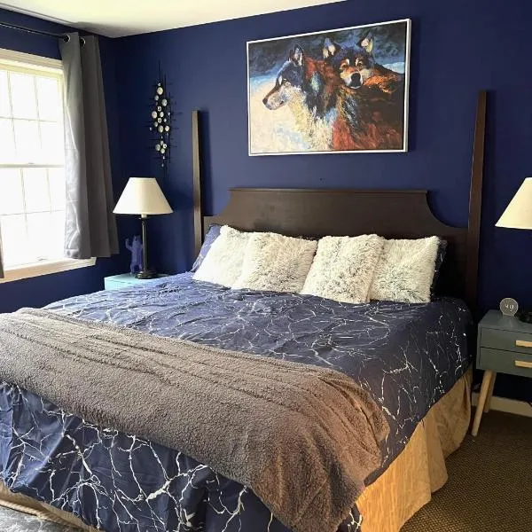 Mountain View Suite on Jiminy Peak Ski On Off -New, hotel in Hancock