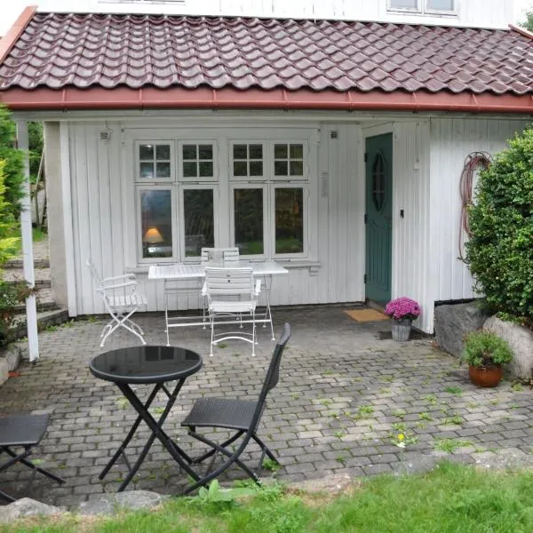 Seaside Comfort with Terrace - Business and Leisure Friendly, hotel in Tønsberg