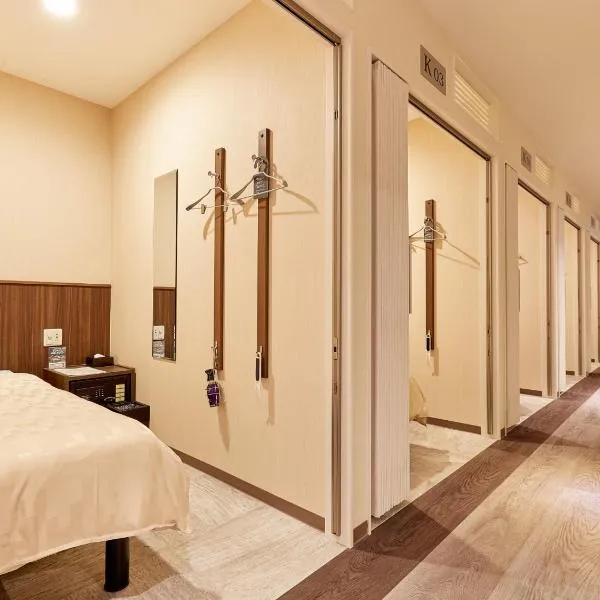 Grand Cabin Hotel Naha Oroku for Men / Vacation STAY 62323, hotel in Naha