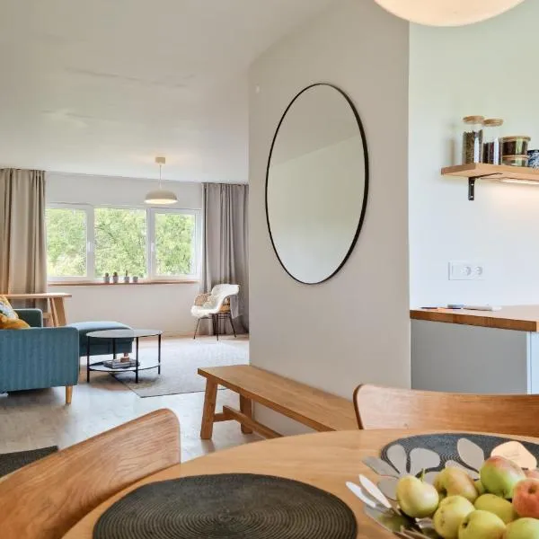 Cozy apartment in Suuremõisa, hotel in Suuremõisa