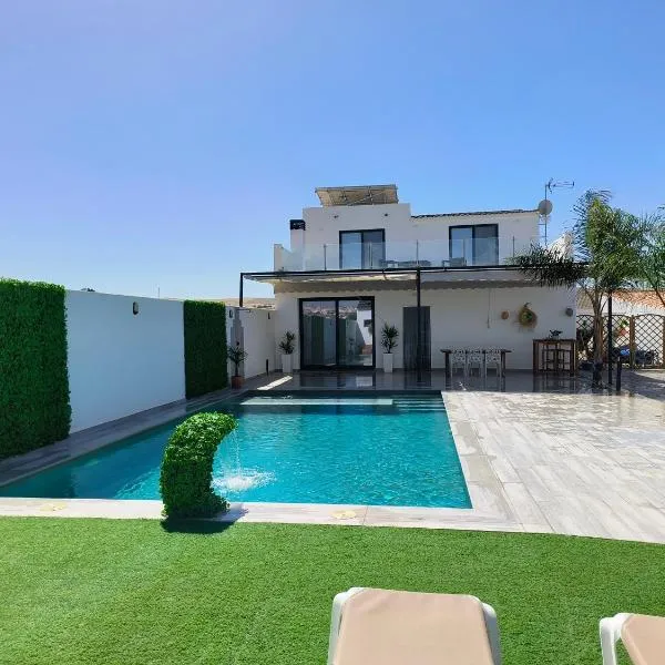 Chalet en Montellano (Sevilla), hotel en Montellano