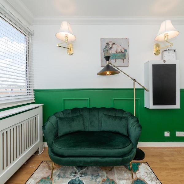 Central London Urban Modern Apartment near Warren Street, London