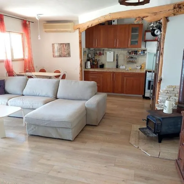 מצפה 1050, hotel em Neve Ativ